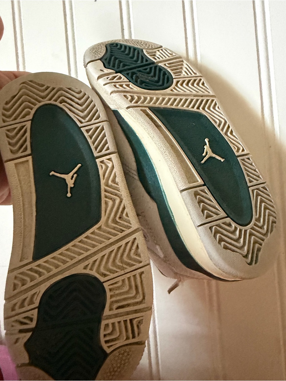 Jordan Kids White and Dark Green Retro-Style Sneakers - Picture 4 of 5